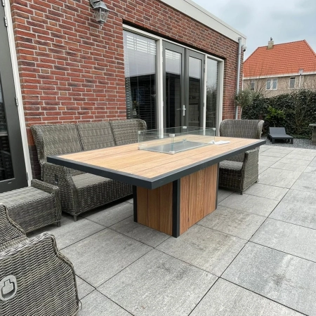 Easyfires eettafel River achtertuin