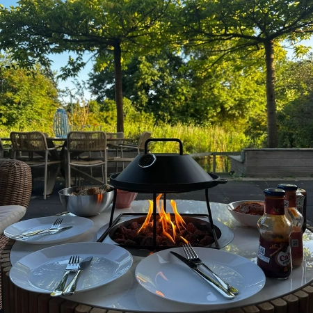 Enjoyfires vuurtafel ibiza met de Easyfires grillplaat vierkant
