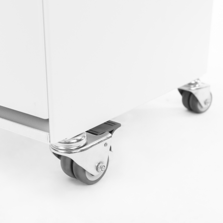 Verplaats eenvoudig de Sunwood Marino matt wit op je terras of in de tuin dankzij de stevige wielen (met rem)