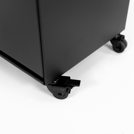 Sommige wielen van de Sunwood Marino zwart zijn voorzien van een rem, zo laat je veilig de vuurzuil op gas op zijn plek staan